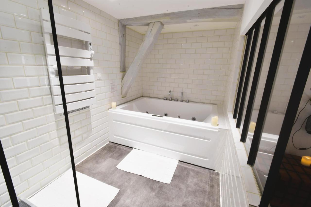 Appartement Jacuzzi Privatif : Urban Love Verneuil d'Avre et d'Iton Eksteriør bilde